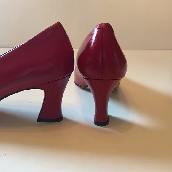 NWOT Caressa Crosstown Collection Heel - Picture 3 of 5